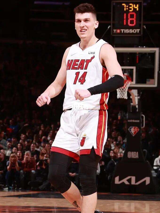 而他在挡拆 而他在挡拆