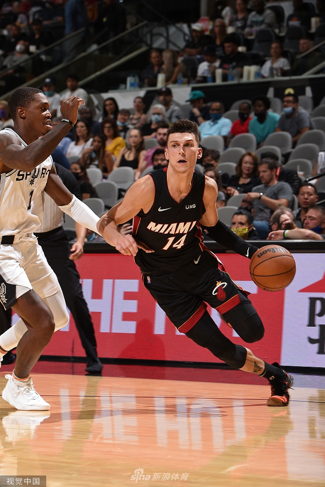 男选手与女 男选手与女