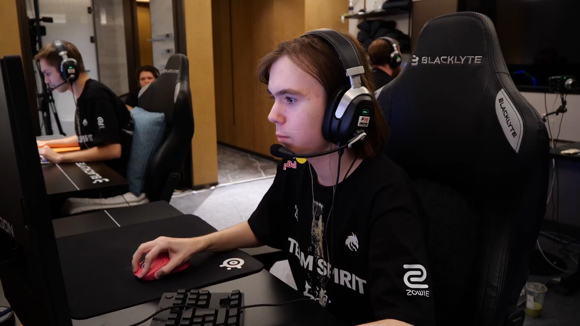 队在默默支 队在默默支