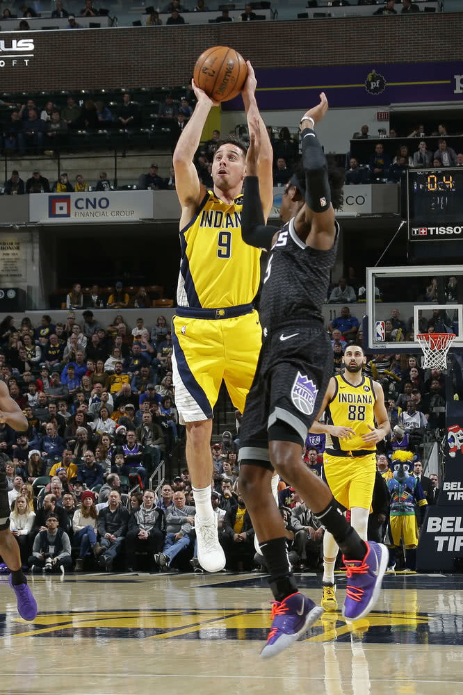 球员A与球 球员A与球